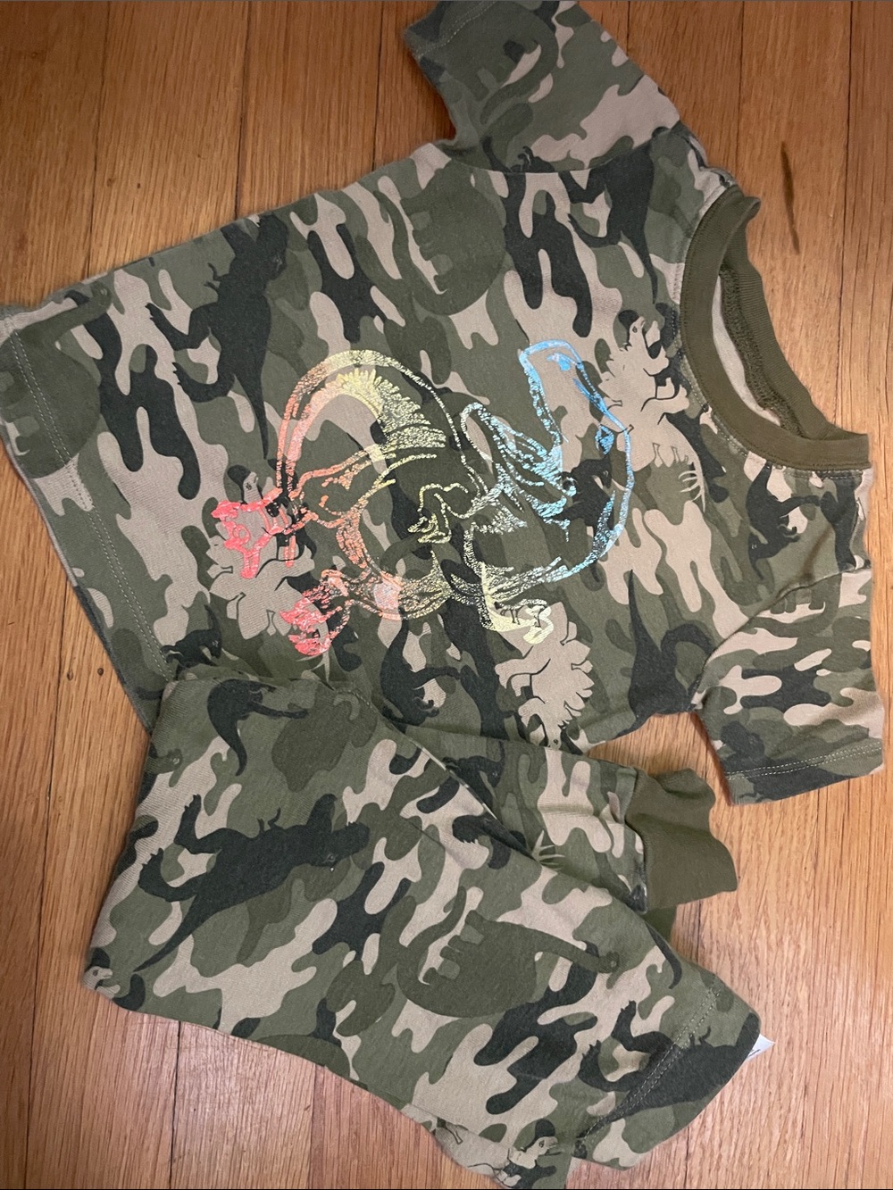 wonder nation Green Camo Short Sleeve Pajama Set with Multicolor Dino Print